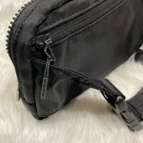Lululemon Everywhere Belt Bag - Picture 11 of 13